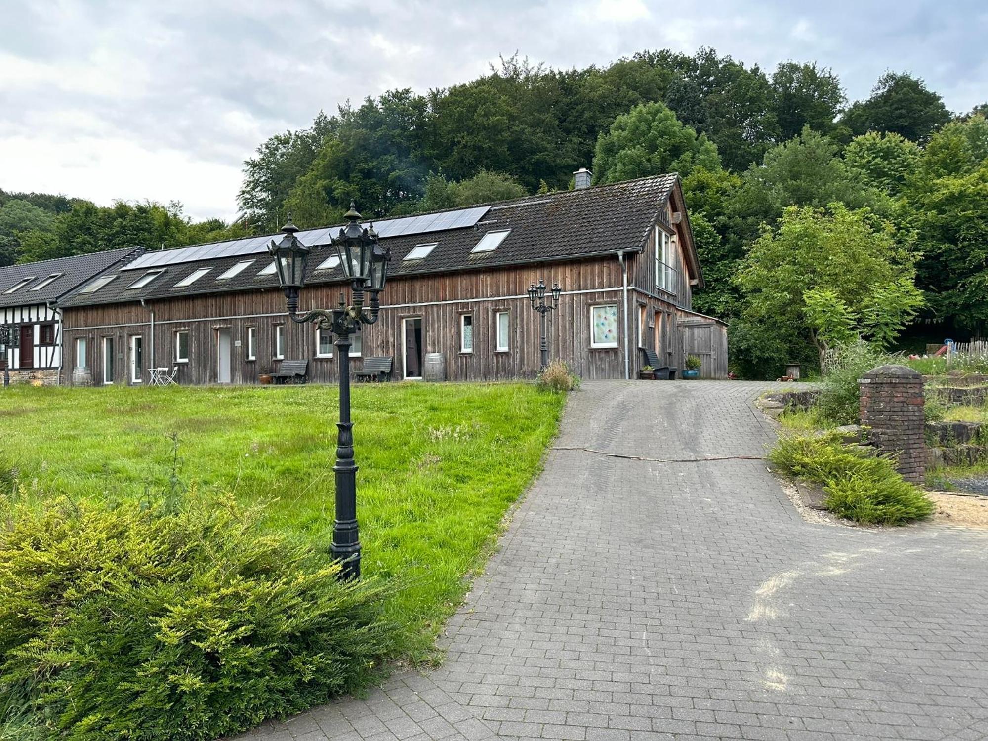 Ruhige Mit Guter Bahnanbindung Und Kuechennutzung Apartment