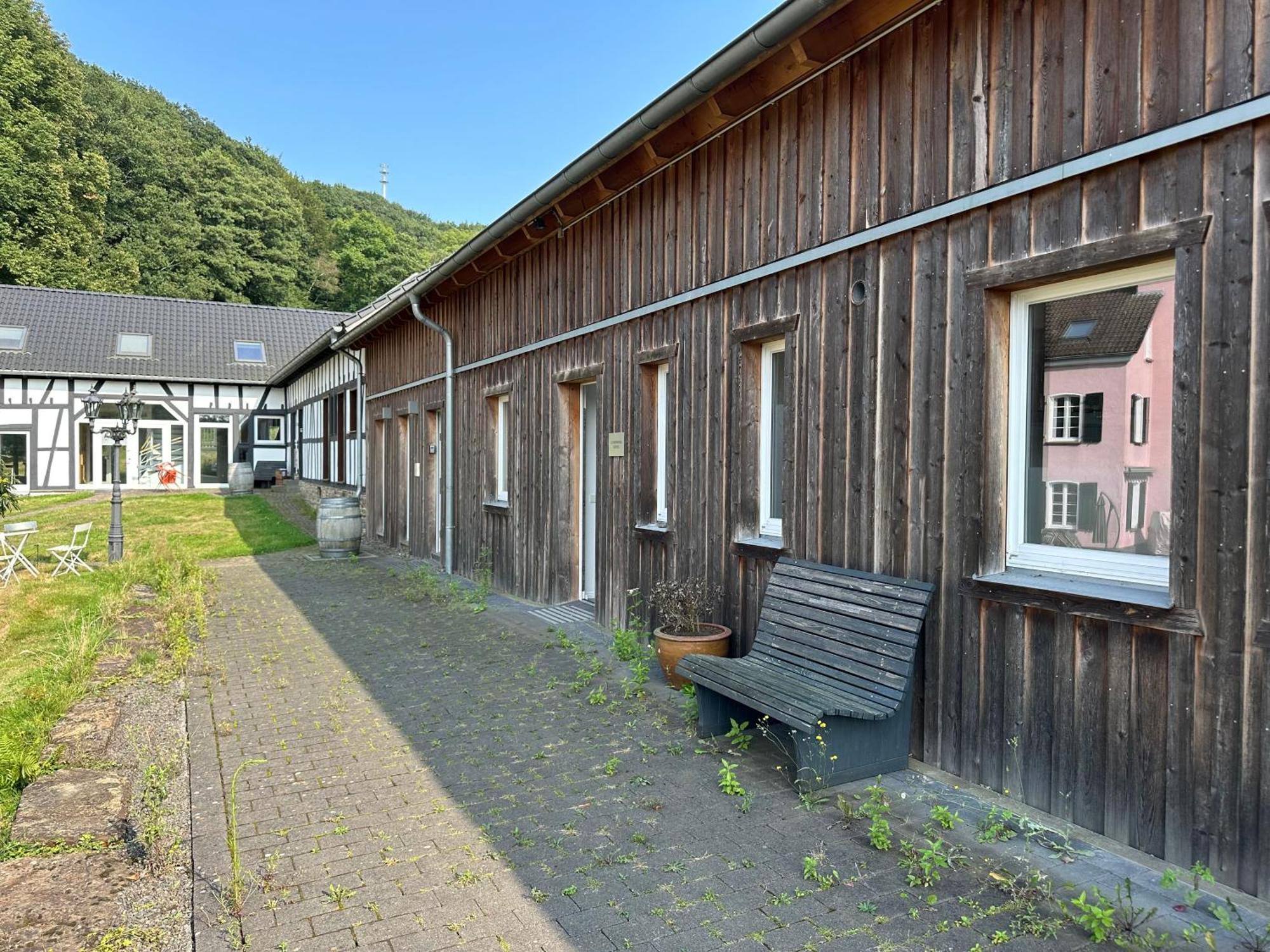 Ruhige Mit Guter Bahnanbindung Und Kuechennutzung Rosrath