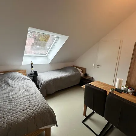 Ruhige Apartments Mit Guter Bahnanbindung Und Kuechennutzung Rosrath Exterior photo